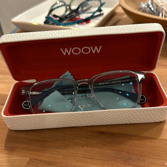 WOOW Italian Clear Transparent Blue Eyeglass Frames Hard Case and Cleaning Cloth - Picture 3 of 12